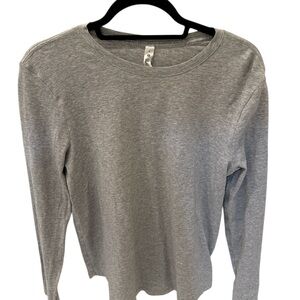 New Lululemon Gray long sleeved pullover t shirt !! EUC!